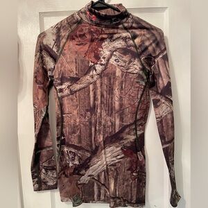 Under Armour Women’s Camouflage scent Control Hunting Long Sleeve Fitted Shirt